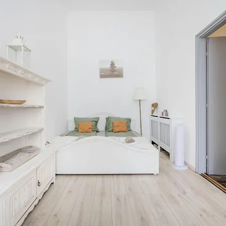 A Touch Of Provence And Pastels In The Centre Apartment