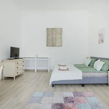 Apartment A Touch Of Provence And Pastels In The Centre