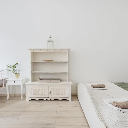 A Touch Of Provence And Pastels In The Centre Apartment Budapest