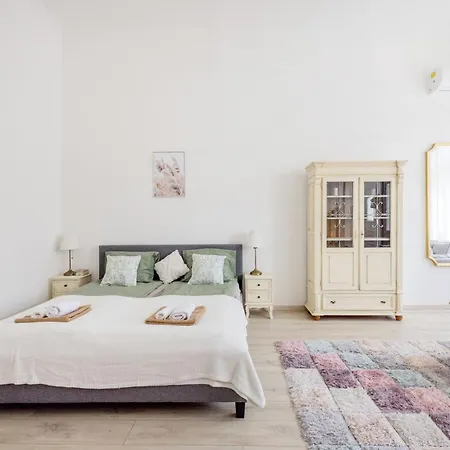 A Touch Of Provence And Pastels In The Centre Budapest