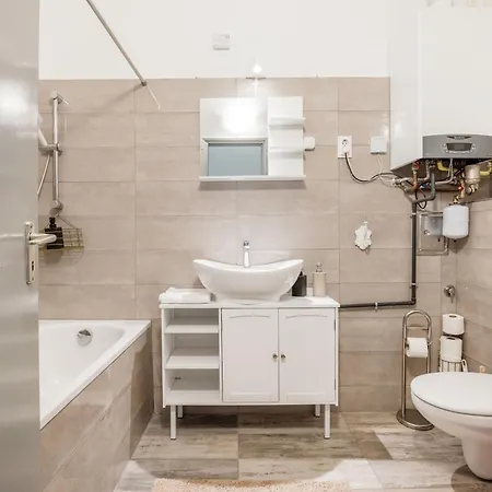 A Touch Of Provence And Pastels In The Centre Apartment