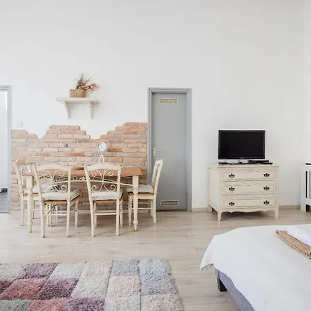 A Touch Of Provence And Pastels In The Centre Apartment Budapest