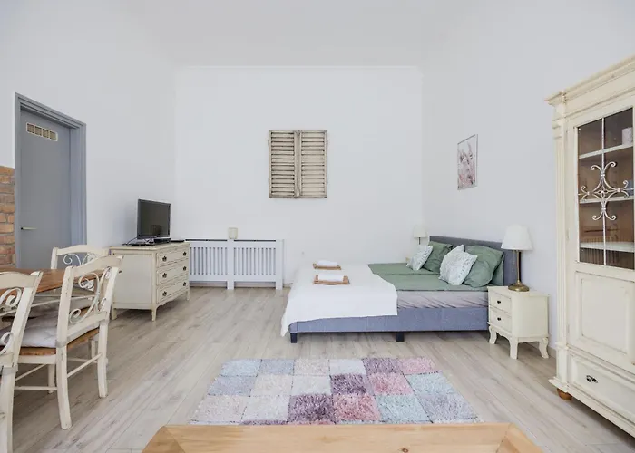 A Touch Of Provence And Pastels In The Centre דירה