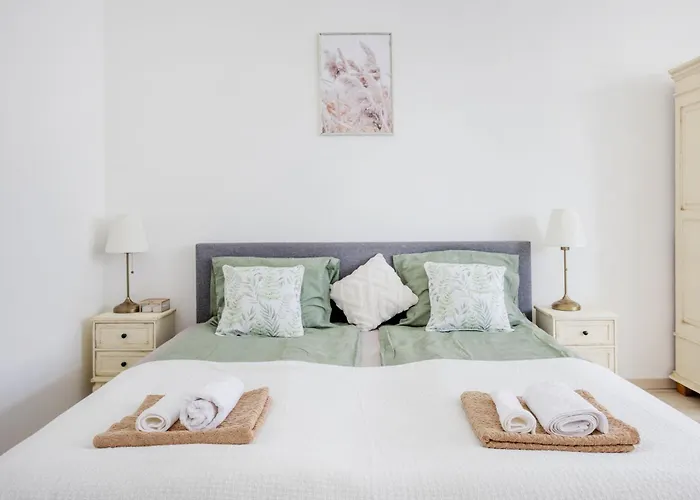 A Touch Of Provence And Pastels In The Centre דירה *