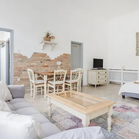 Apartament A Touch Of Provence And Pastels In The Centre Budapeszt